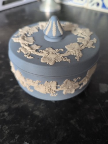 Large wedgwood jasperware - jasperware, blue