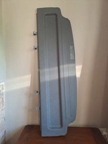 Semi retractable parcel - , shelf