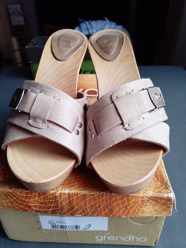 Women scholl sandals size 5 - women's,