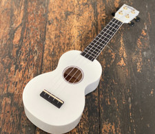 Mahalo MR1WT Rainbow Series Soprano Ukulele