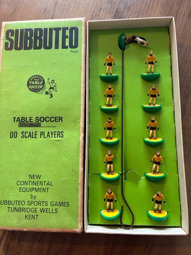 Subbuteo table soccer - oo, scale