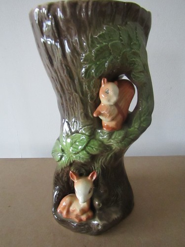 Large eastgate fauna pottery - ,