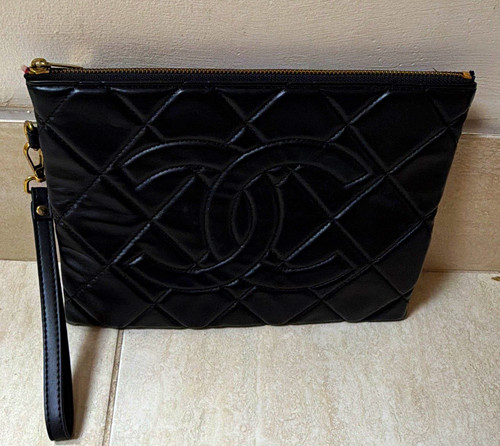 Chanel black quilted leather - quilted,