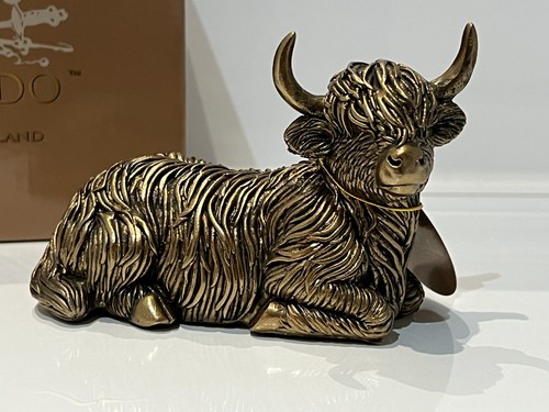 Leonardo bronze lying highland - bronze,