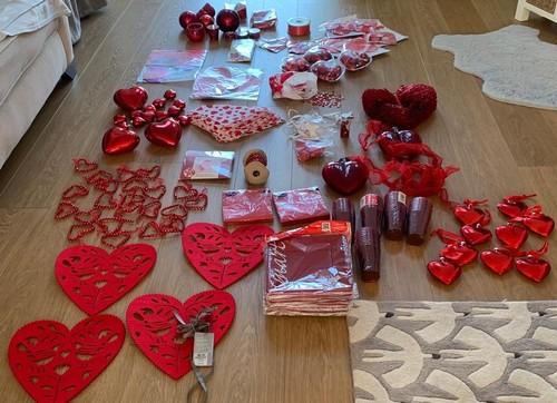 Red wedding decorations job - red,
