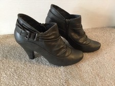 Ladies Barratts Grey Shoe Boots with Side Zip and Buckle Detail - Size 5