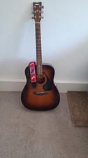 Acoustic Guitar for Beginners Yamaha F-310 + Fender Straps