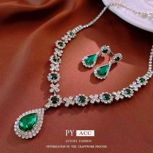 Elegant green crystal necklace - crystal,