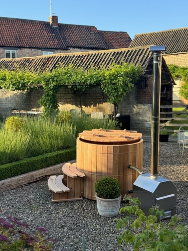 Wood hot tub traditional - wood,