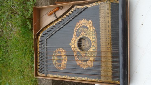 Vintage valsonora zither - "valsonora", or