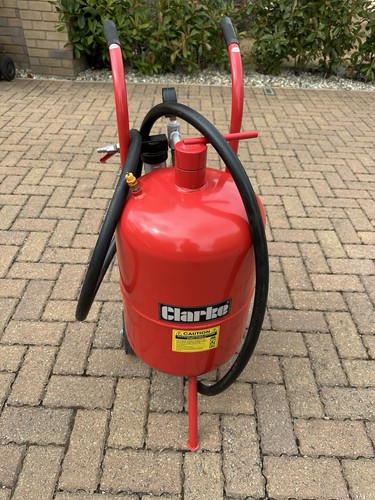 Clarke 37ltr sand blasting - blasting, pot