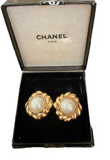 Chanel vintage pearl and gold