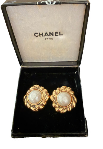 Chanel vintage pearl and - , gold