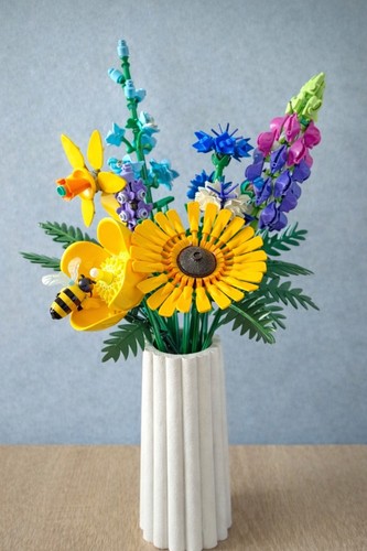 Ribbed flower vase - ribbed,