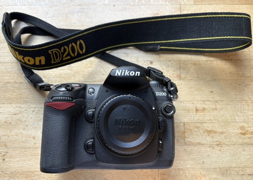 Nikon d200 digital slr camera - digital,