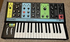Moog Grandmother - Semi-modular Analog Synthesizer with Decksaver