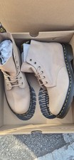 Dr Martens DMs Carrara Boots