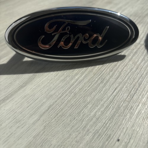 Ford focus front - front, badge