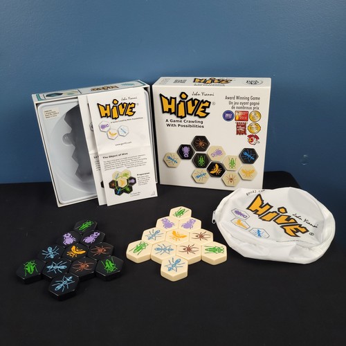 Hive board game john - hive, yianni