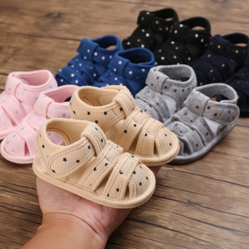 Newborn baby boy girl - boy,