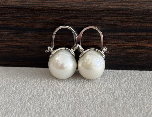 White baroque pearl earrings - white,