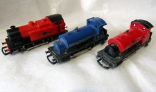 A SET OF 3 HORNBY 0-4-0 TANK LOCOS. 1 GOOD, 2 TATTY. ALL GOOD RUNNERS. LOOKSEE..