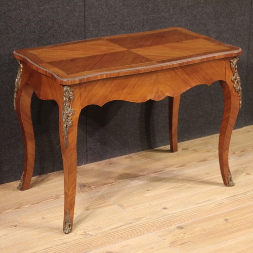 Coffee table antique style