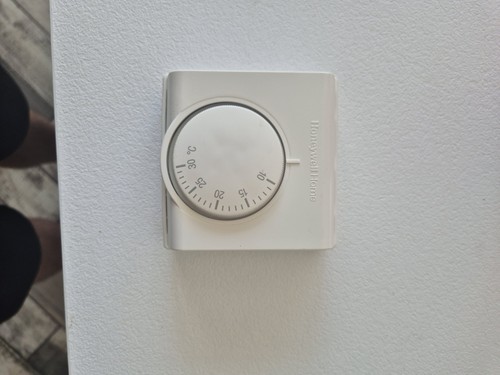 Room thermostat - room,