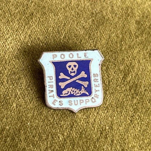Vintage 1950 enamel pin badge - vintage,