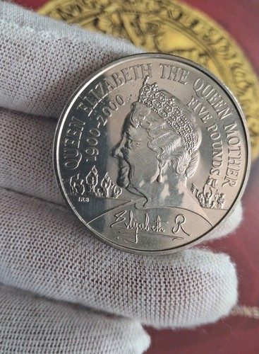 Royal mint five pounds - five,