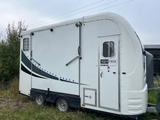 horse trailer with living, Show-Treka L carries two horses - ( up to 18hh) 