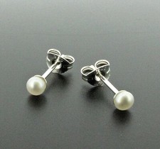 Silver stud earrings with 3 mm