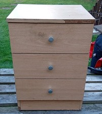 3 drawer chest of drawers/