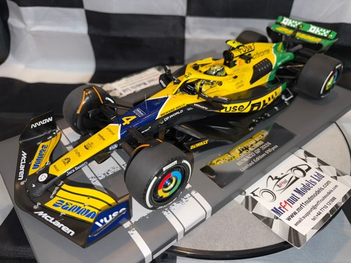 Minichamps 537 242604 - 1:18,