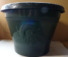 Round Pastic Christmas Tree Stand with Water Reservoir, Green with Santa Pattern