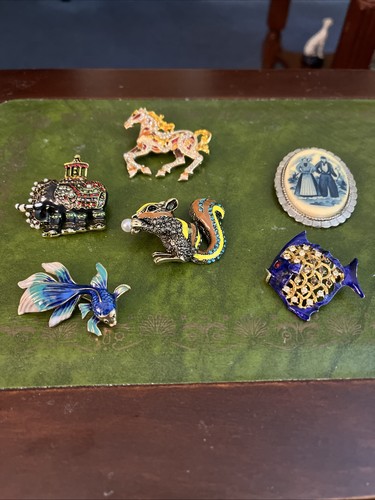 Job lot five brooches and - job,