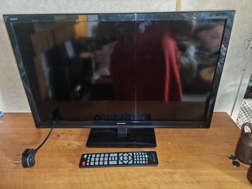 Sharp aquos 1080p lcd - 24",