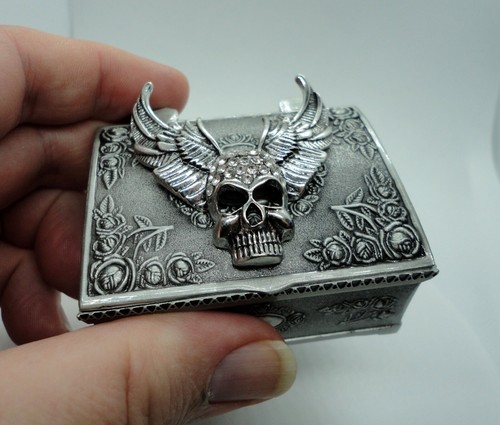 Unusual small metal - metal, trinket