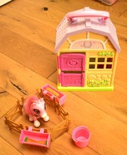 ELC Stable with Horse that Makes Noise & Eyes that Light Up, Fence & Food, VGC