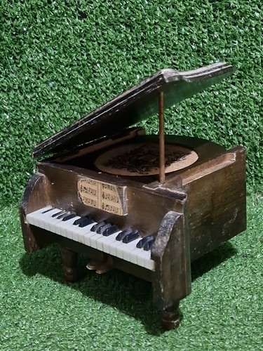 Vintage wooden grand piano - vintage,