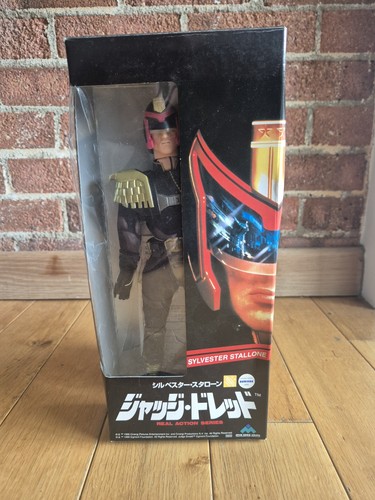Medicom judge dredd scale - medicom,