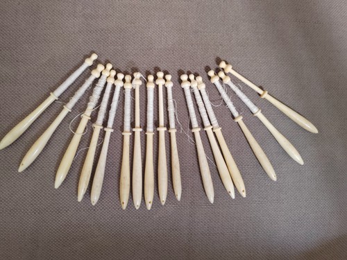 Lace making bobbins - 16,