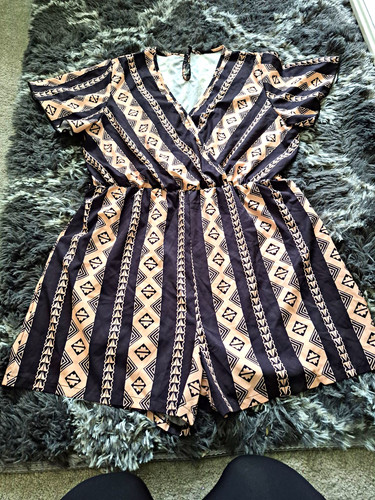 Black beige geometric v neck - &,
