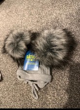 BNWT’s grey double Pom Satila Baby Hat size 39 approx 0- 12M lined and cosy 