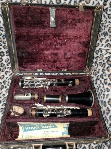 Bundy deluxe clarinet case - deluxe,