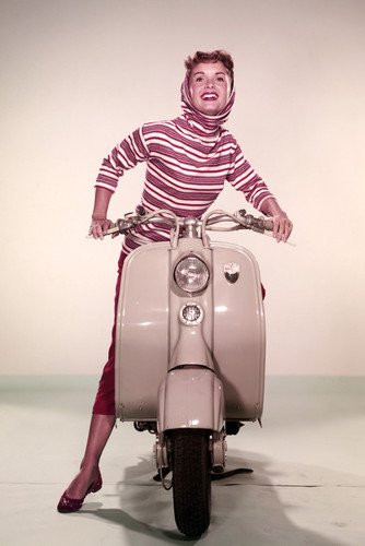 Debbie reynolds pose - reynolds,