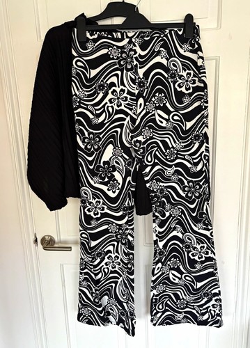 Women groovy retro 70s - groovy,
