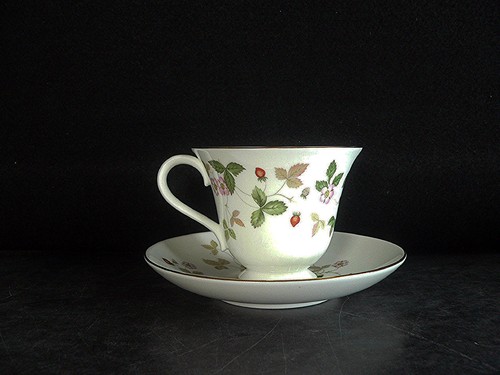 Wedgwood wild strawberry bone - wedgwood,