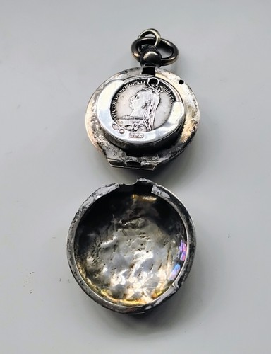 Victorian silver soverign - silver,