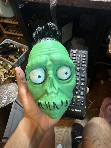 Shrunken head beetlejuice - head,